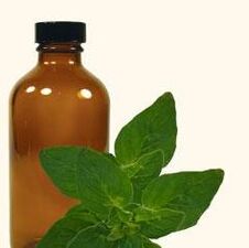 olie met natuurlijke ingrediënten voor de behandeling van voetschimmel